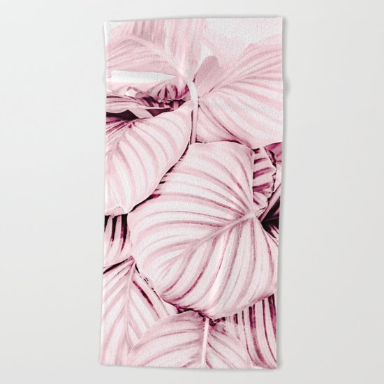Long embrace - pink Beach Towel
