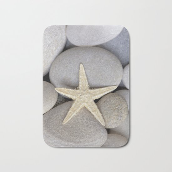 Starfish on pebble Bath Mat