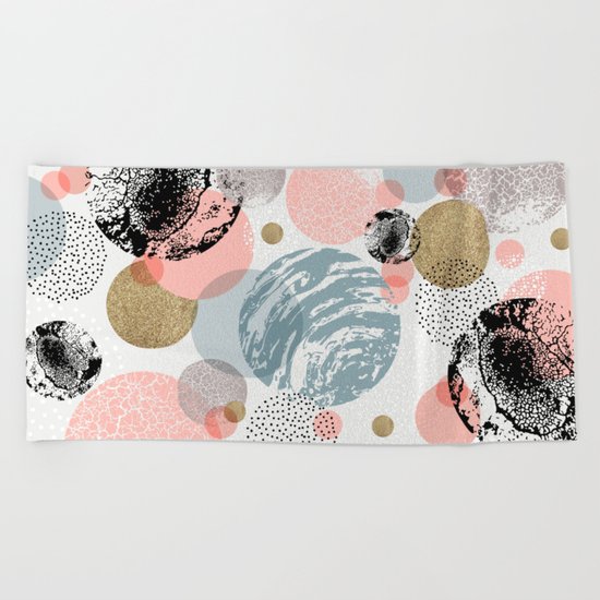 Circles texture Beach Towel