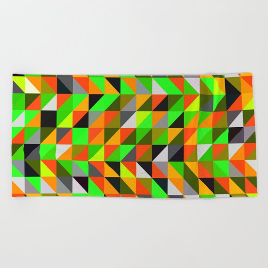 twerl triangles Beach Towel