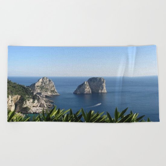 I Faraglioni di Capri Beach Towel