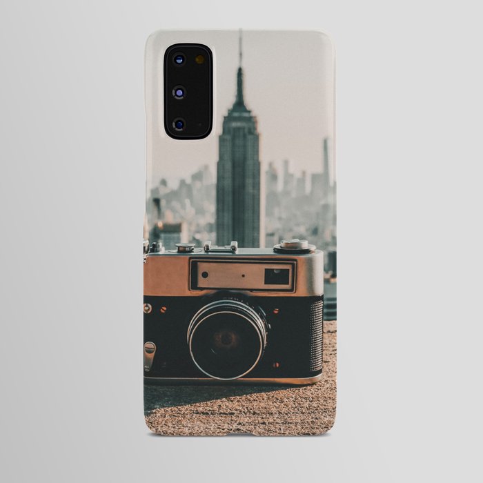 Vintage camera and the Manhattan skyline in New York City Android Case