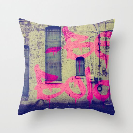 BE BOLD Throw Pillow