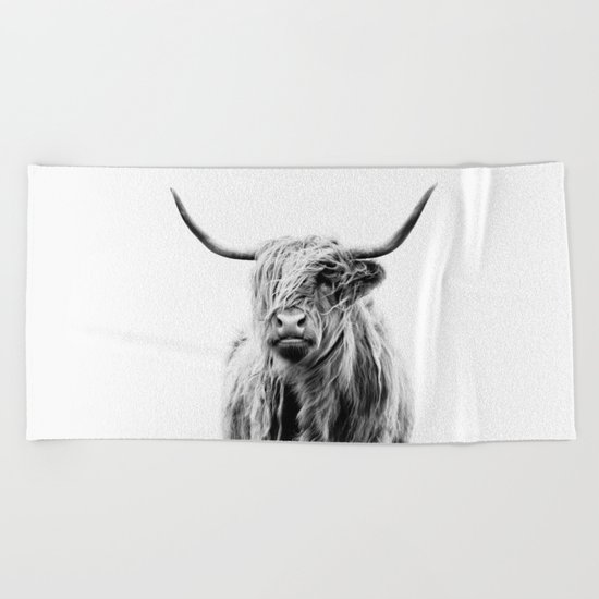 portrait of a highland cow Beach Towel