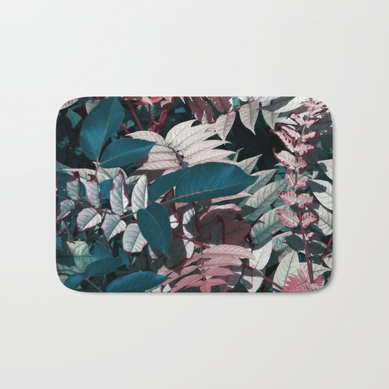 Beautiful garden leaves Bath Mat