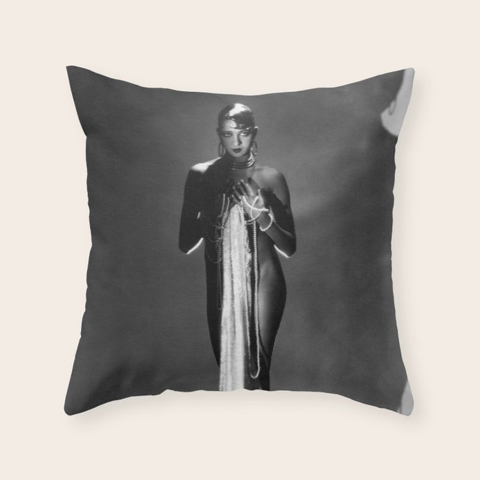 Beautiful Josephine Baker in statuesque silhouette Paris nude portrait