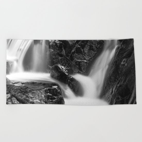 Shelving Rock Stream - Black & White Beach Towel