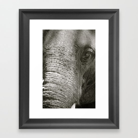 L'Éléphant Framed Art Print