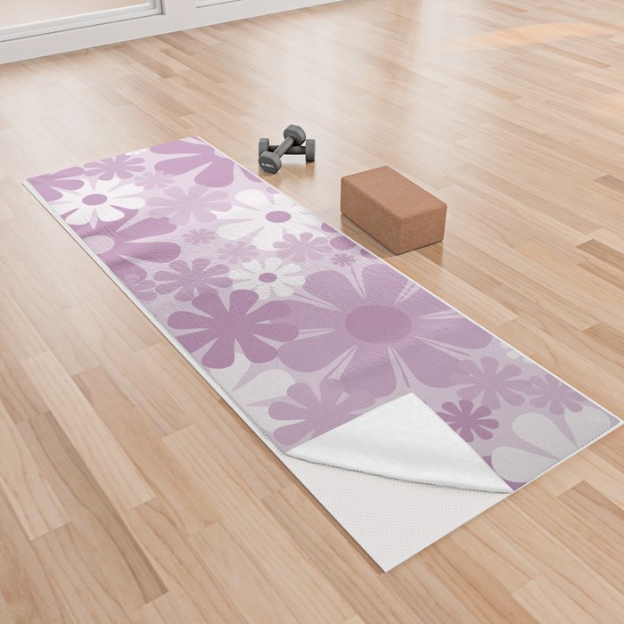 Retro 60s 70s Aesthetic Floral Pattern in Pretty Lilac Purple Yoga Towel