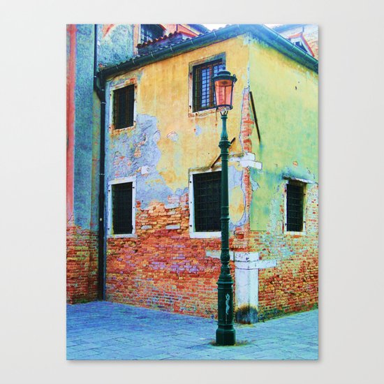 L'edificio è Felice Canvas Print