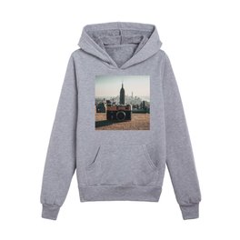 Vintage camera and the Manhattan skyline in New York City Kids Pullover Hoodies