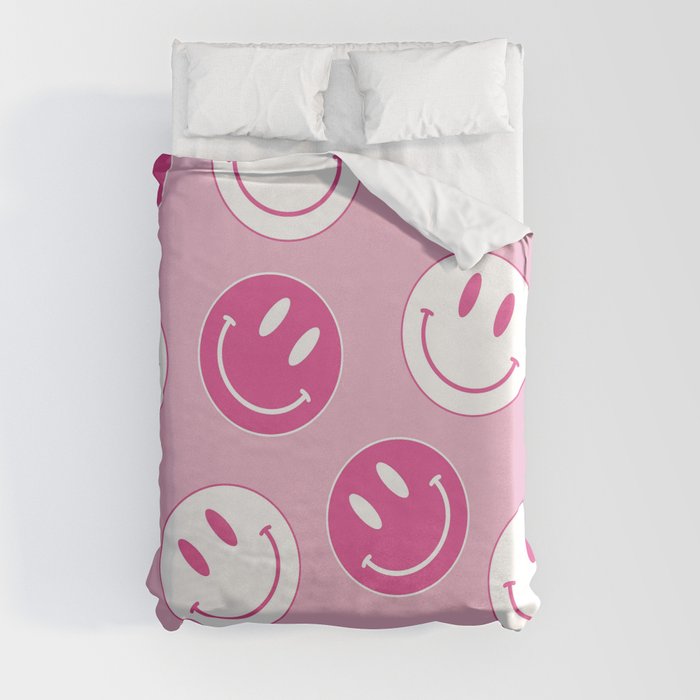 https://ctl.s6img.com/society6/img/dA2iO8Zs5gWIhxSHJDr2CEf-9rw/w_700/duvet-covers/full/synthetic/topdown/~artwork,fw_6002,fh_6002,fx_-11,fy_22,iw_6000,ih_6000/s6-original-art-uploads/society6/uploads/misc/5ad7cfc972494753a0944fec8a80d704/~~/large-pink-and-white-smiley-face-preppy-aesthetic-duvet-covers.jpg