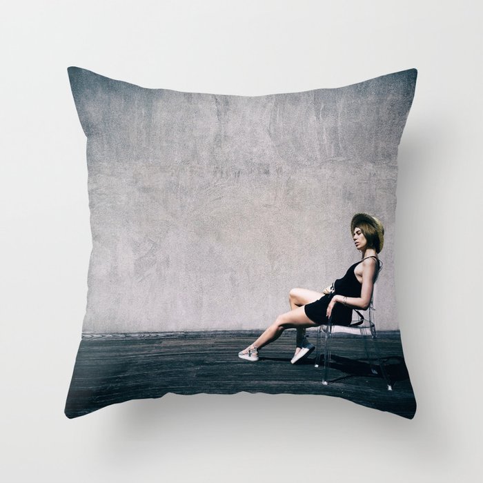 top model with hat Throw Pillow