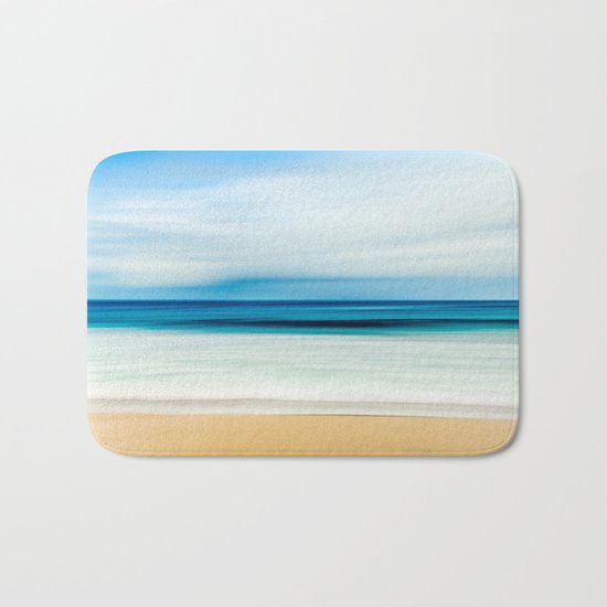 Peaceful ocean waves Bath Mat
