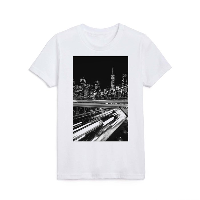 Brooklyn Bridge and Manhattan skyline at night in New York City black and white Kids T Shirt