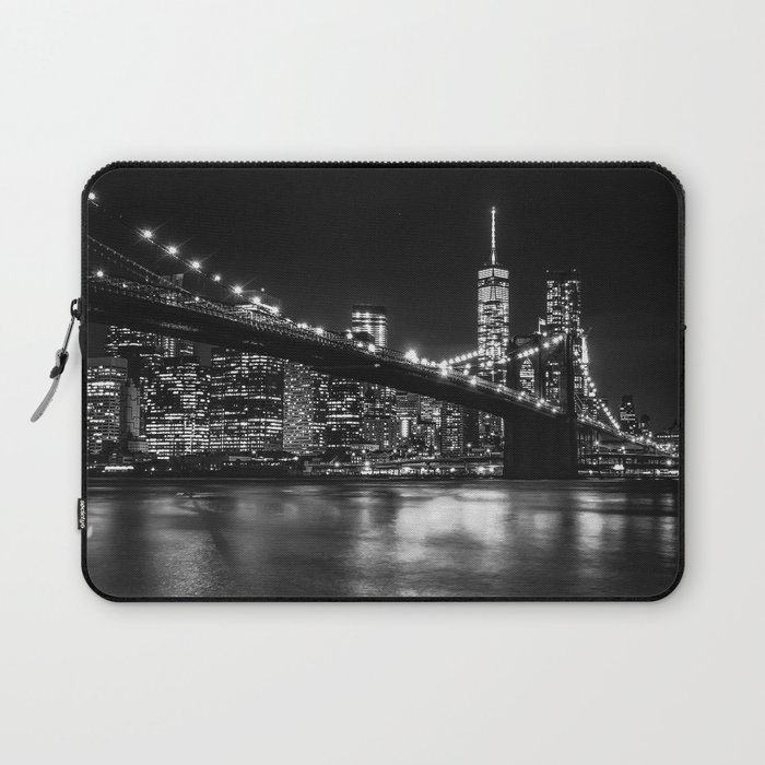 Brooklyn Bridge and Manhattan skyline in New York City black and white Laptop Sleeve