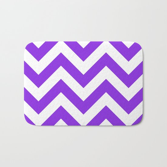 Large chevron pattern / blue violent Bath Mat
