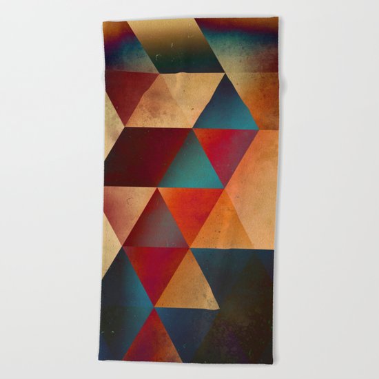 auburn hyyrt Beach Towel