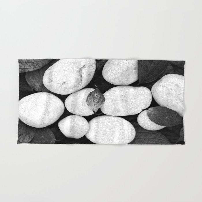 Black & White Pebbles Bath Towel