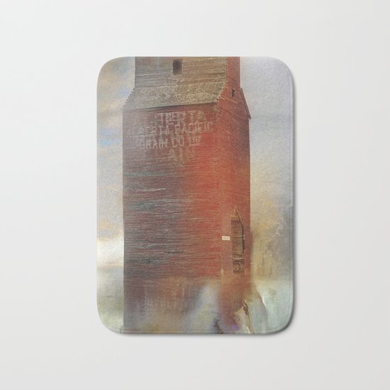 A simple red barn (To all my American friends I wish you a very good 4 July ) Bath Mat