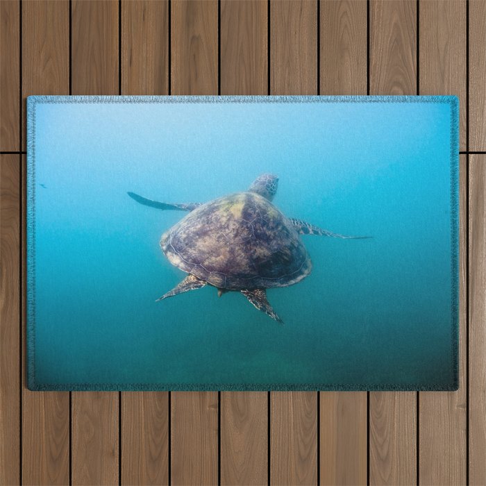 Turtle gliding underwater Outdoor Rug