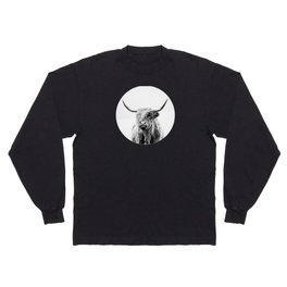 portrait of a highland cow Long Sleeve T-shirt