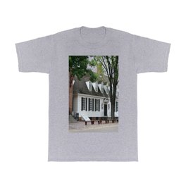 White Clapboard House - Colonial Williamsburg T Shirt