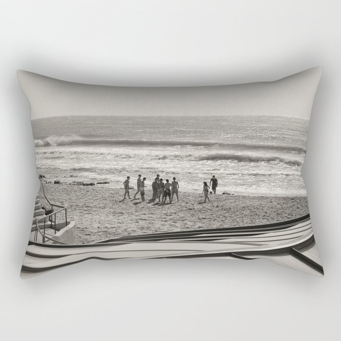 Sur la plage en groupe Rectangular Pillow