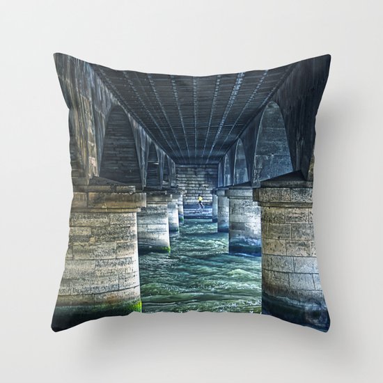 silent running Throw Pillow