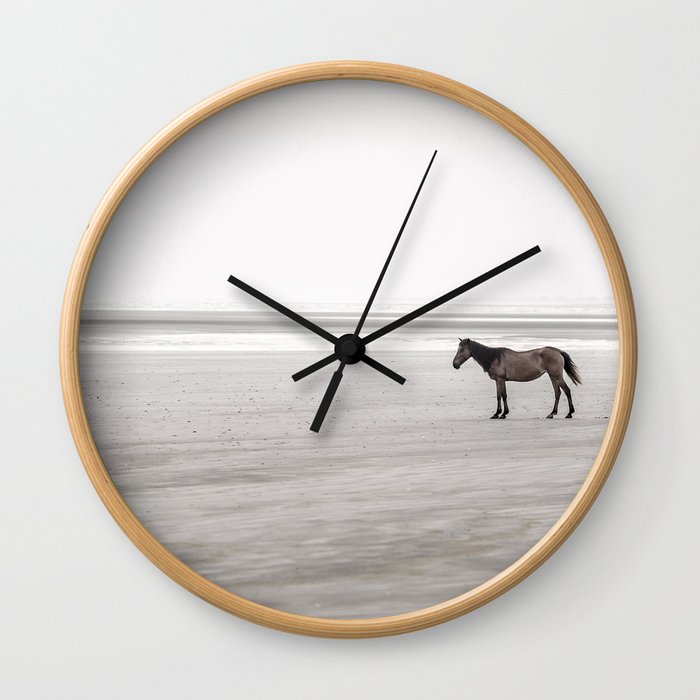 Horse a la playa Wall Clock