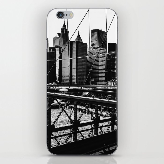 Brooklyn Bridge and Manhattan skyline in New York City black and white iPhone Skin