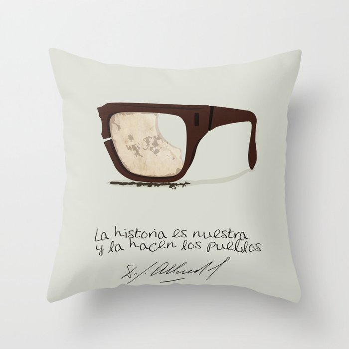 Salvador Allende Lente - TrincheraCreativ Throw Pillow