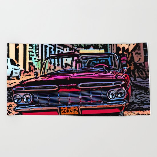 Old american car in Trinidad, Kuba Beach Towel