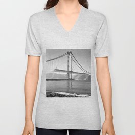 Construction of the Golden Gate Bridge, 1935, San Francisco Bay black and white photograph V Neck T Shirt