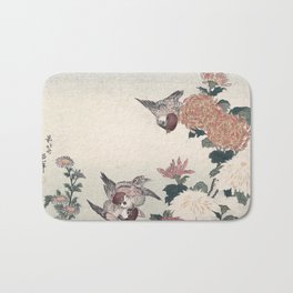 Katsushika Hokusai - Sparrows and Chrysanthemums Badematte