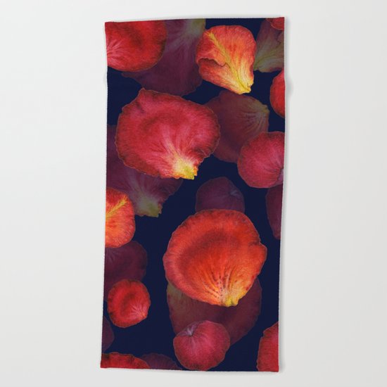 Rose Petal Pattern on Darck 04 Beach Towel