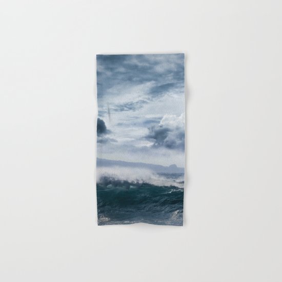 He inoa wehi no Hookipa Pacific Ocean Stormy Sea Hand & Bath Towel