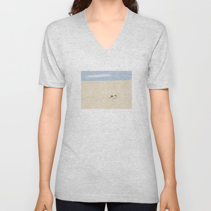 Minimal sand beach with seagulls V Neck T Shirt