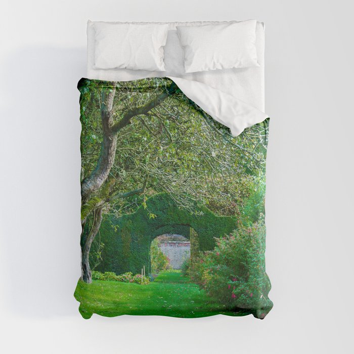 Green plant arches in English countryside garden Duvet Cover