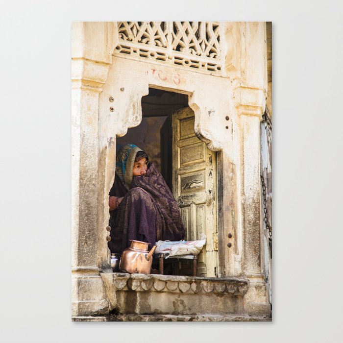 Water lady - Jaipur - Rajastan - India Canvas Print