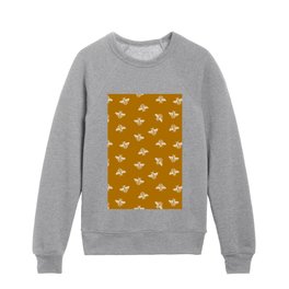 Bee pattern in gold yellow background Kids Crewneck