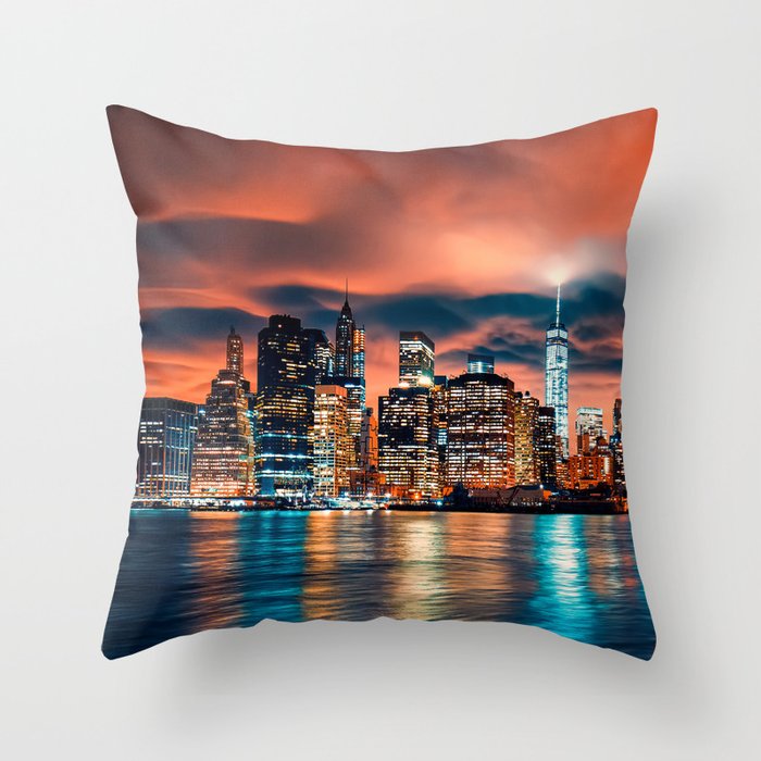Manhattan city Throw Pillow