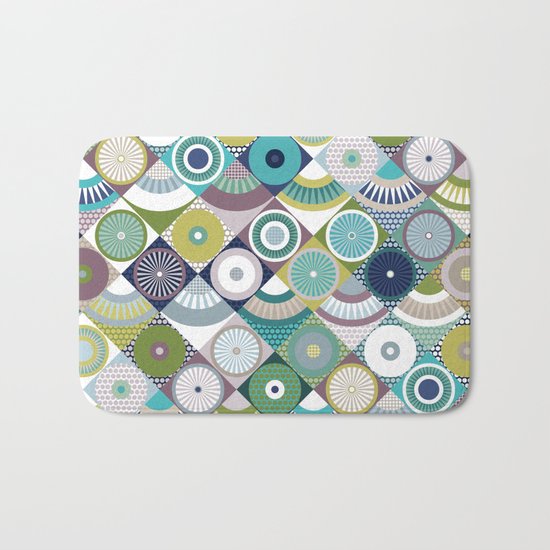 scales and pearls Bath Mat