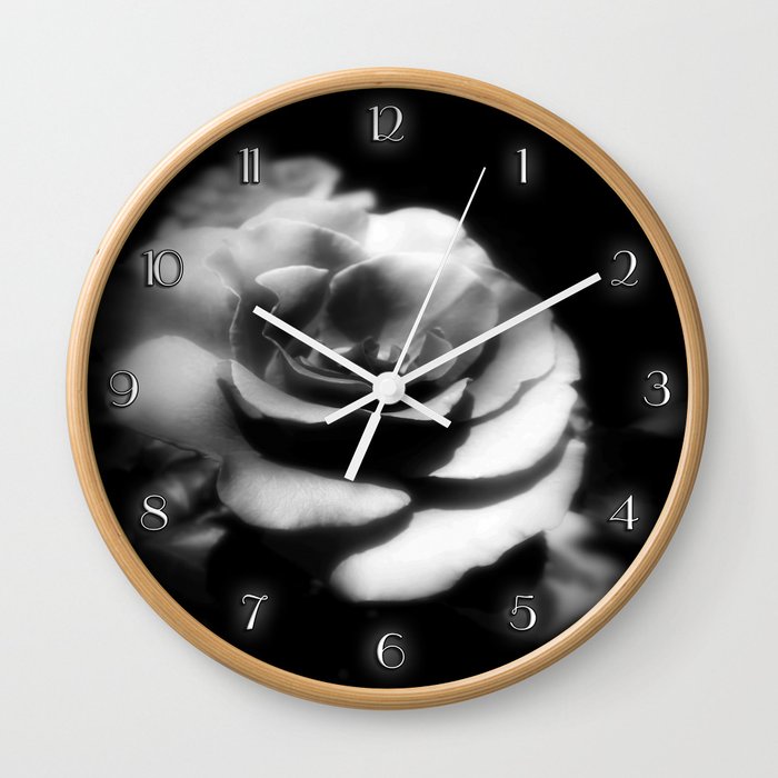 Rosas Moradas 1 Dark Wall Clock