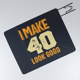 I Make 40 Look Good 40th Birthday Gift Picnic Blanket