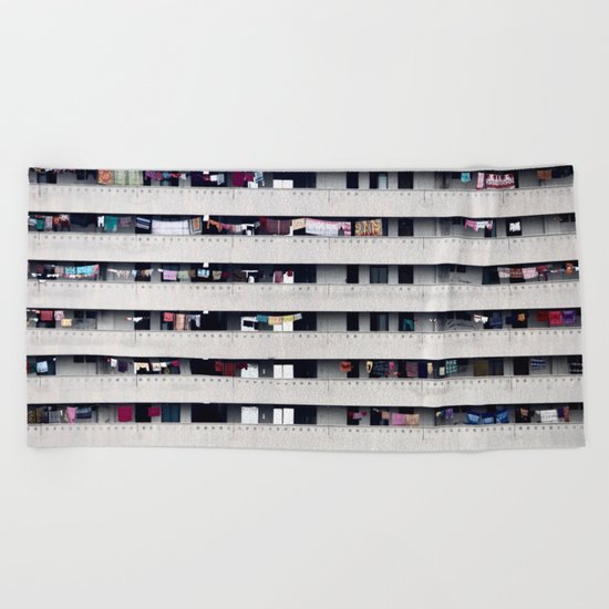 Immeuble face Beach Towel