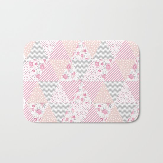 Pink soft flowers triangle quilt pattern print for home decor nursery craft room Bath Mat