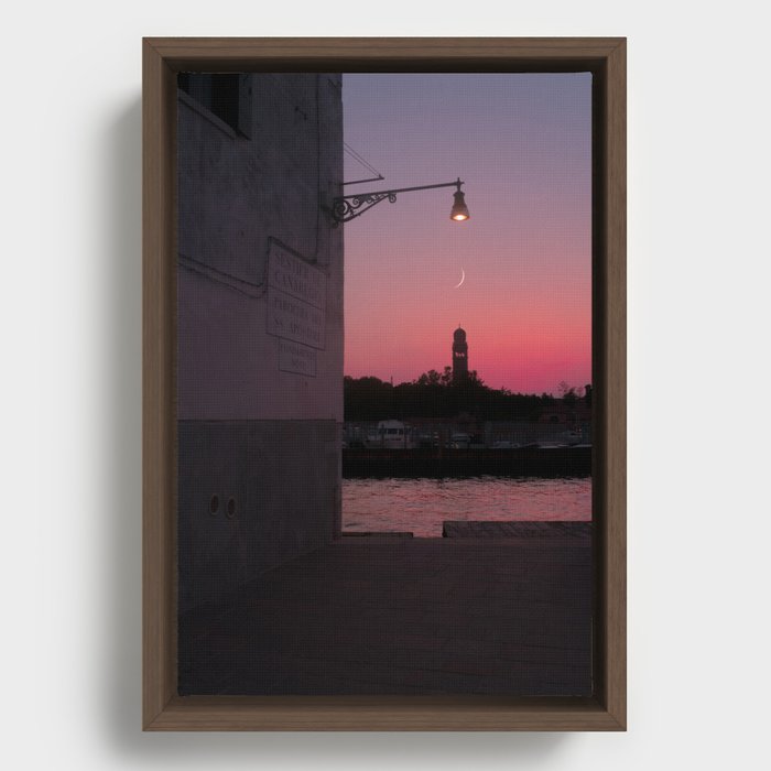 Cuando Venecia se viste de rosa Framed Canvas