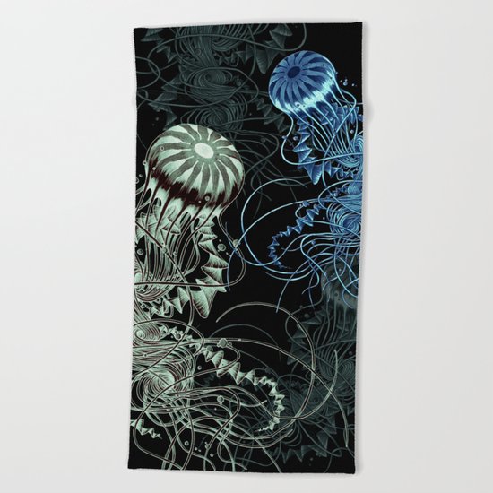 Chrysaora hysoscella (Dark) Beach Towel