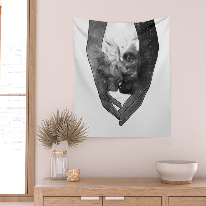 Kissing tapestry online